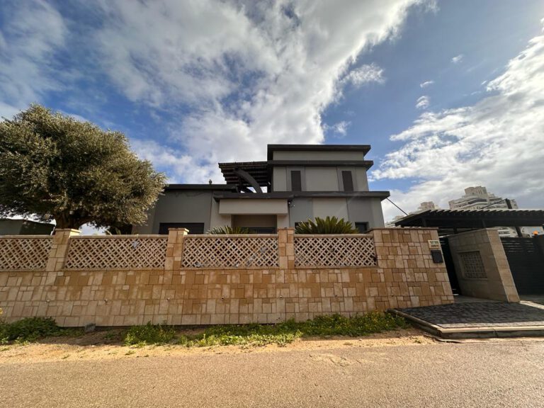 4046092b-9eca-4cc4-93f3-7931333bc25b